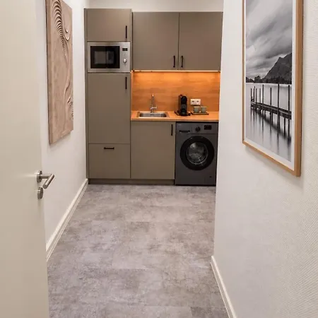 Appartement Meba Living - Business Mit Kueche Wifi Minibar Smart Tv Office Office Kostenloser Parklpatz Im Hof